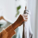 Tri de dressing à Paris – Conseil relooking & mode eco-responsable | Ally Alex