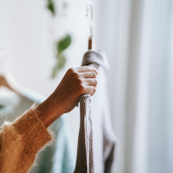 Tri de dressing à Paris – Conseil en image & mode eco-responsable | Ally Alex